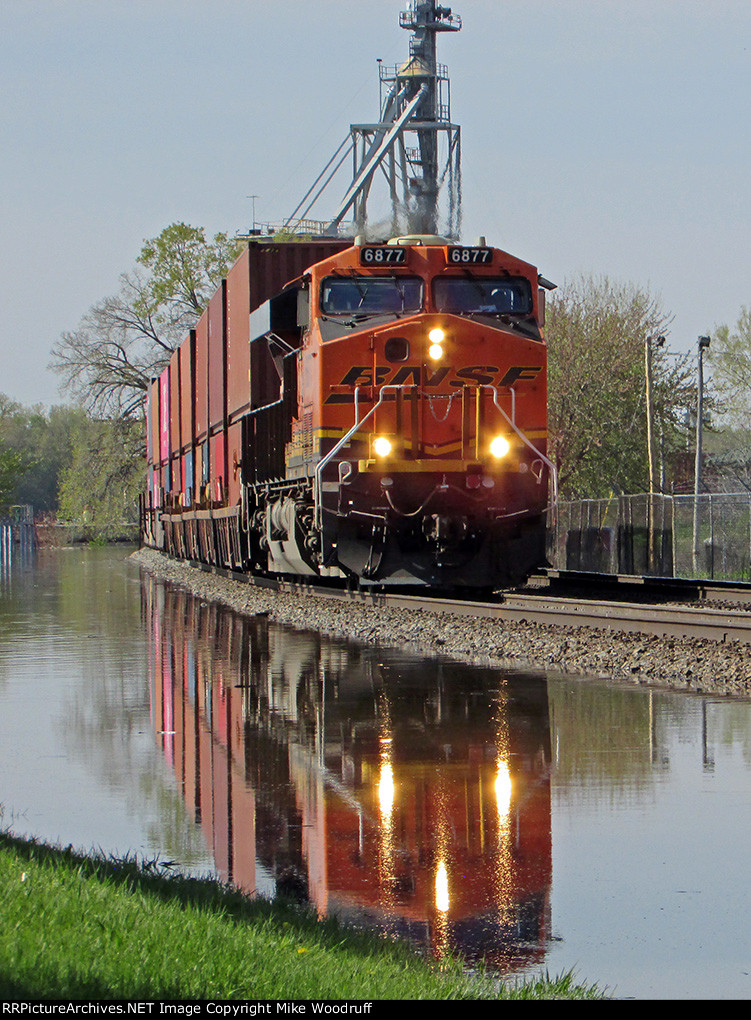 BNSF 6877